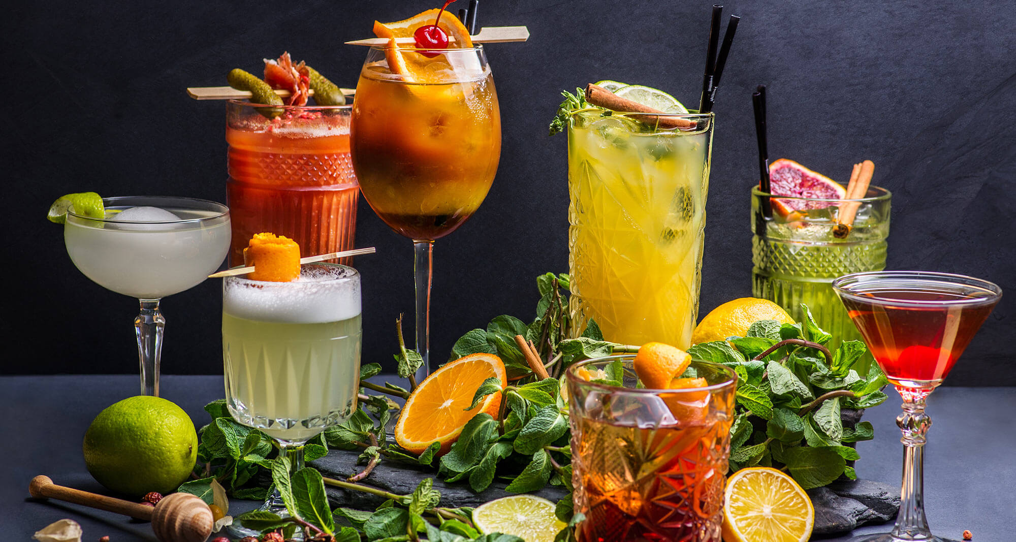 different-cocktail-garnishes-and-types