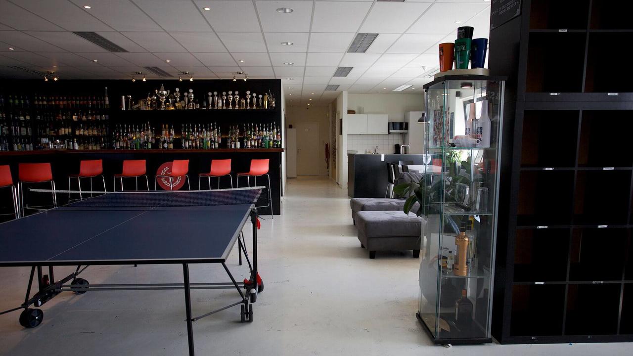 inside amsterdam bartending school