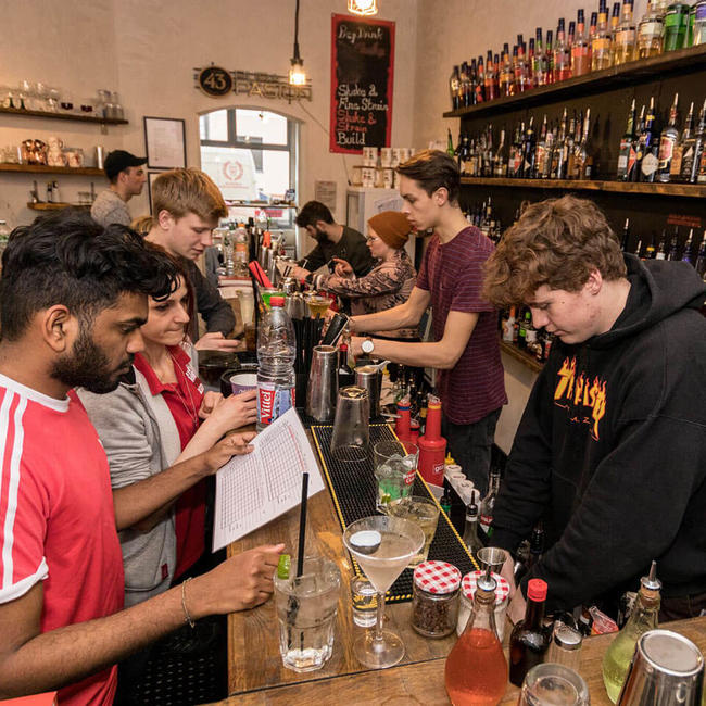 students practicing bartending in berlin
