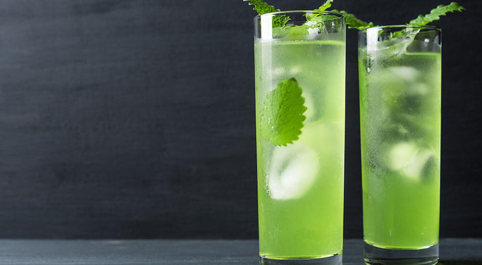 green collins cocktail mint